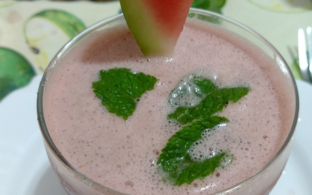 Suco de melancia com gengibre