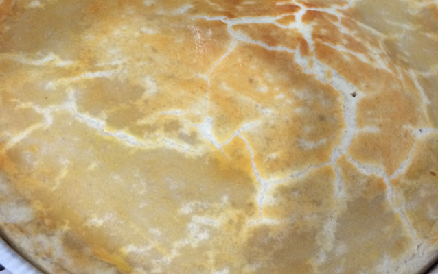 Torta de massa podre com recheio de carne