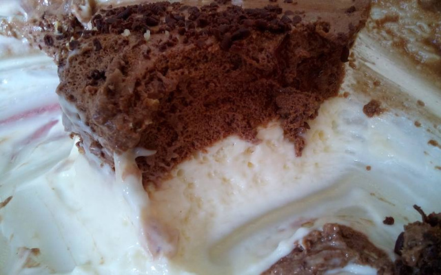 Mousse de limão coberto com mousse de chocolate