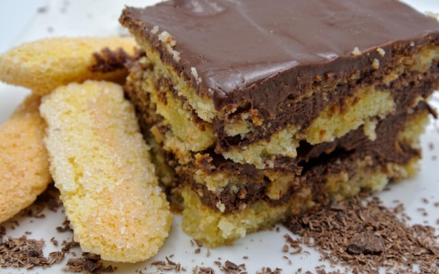 Pavê sem glúten e sem lactose com chocolate e biscoito