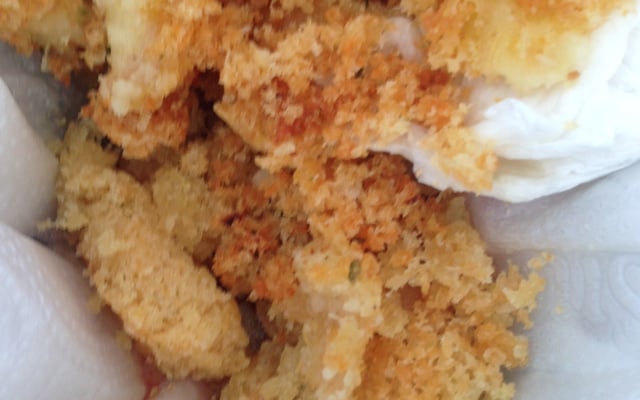 Bolinho de mandioca recheado com queijo