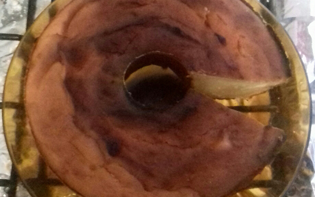 Bolo de batata doce roxa