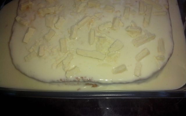 Bolo falso de chocolate branco