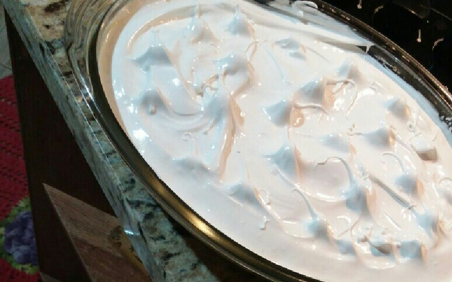 Pavê de abacaxi com cobertura de marshmallow