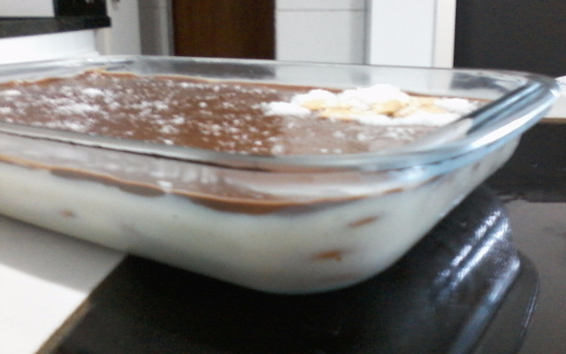 Pavê de coco com cobertura de chocolate