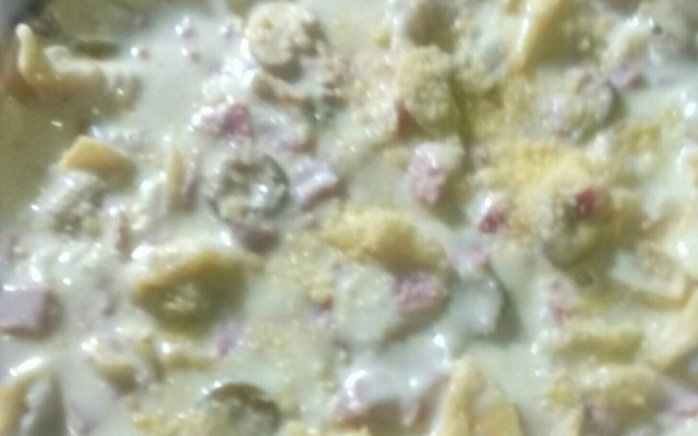 Capeletti ao molho branco e presunto