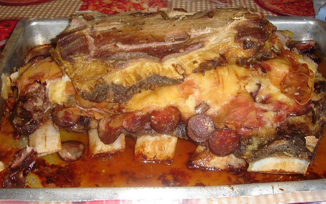 Costela gaúcha assada em forno de pizza