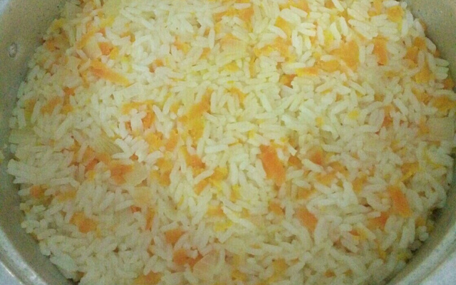 Arroz refogado com cenoura