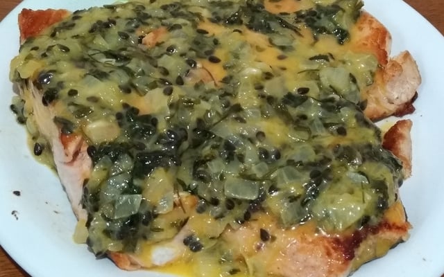 Salmão com molho de maracujá