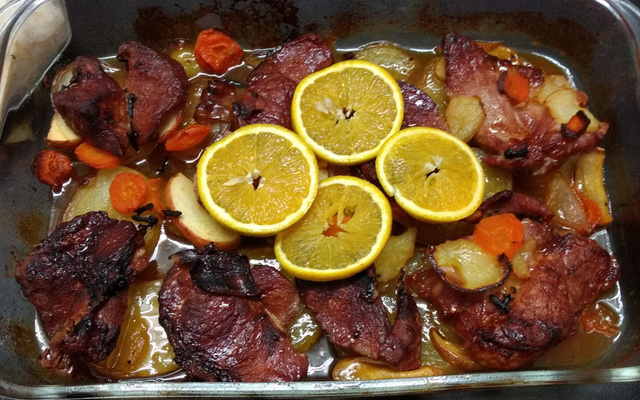 Sobrepaleta assada ao molho de laranja