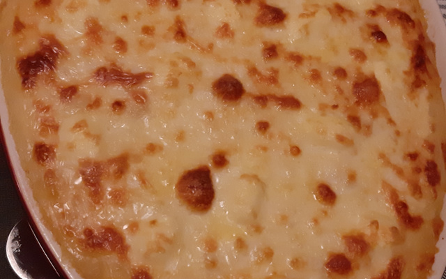 Escondidinho de costela desfiada