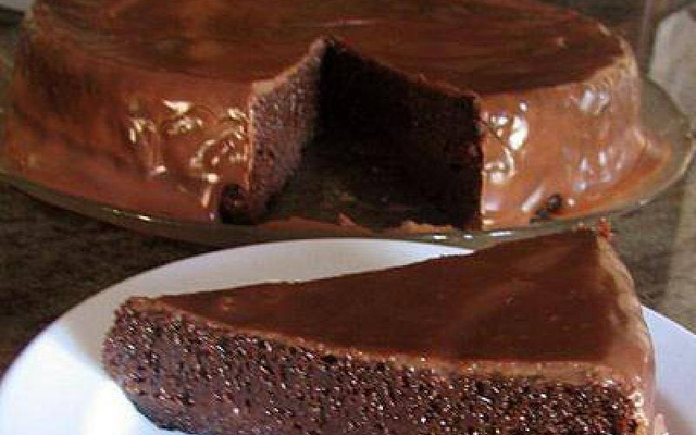 Bolo de brigadeirão com coco