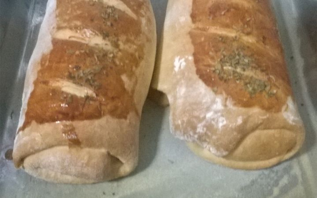 Pão recheado de calabresa