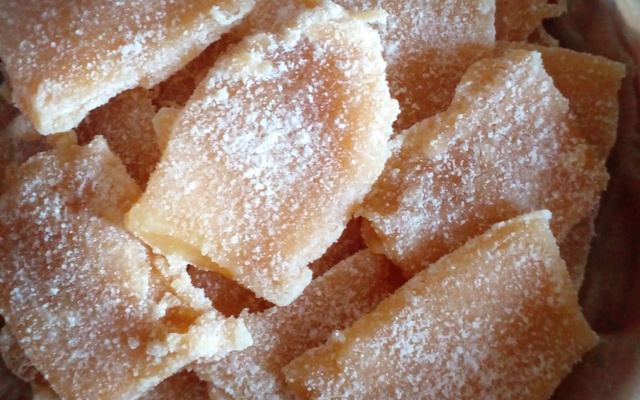 Doce de cacau em pedaço