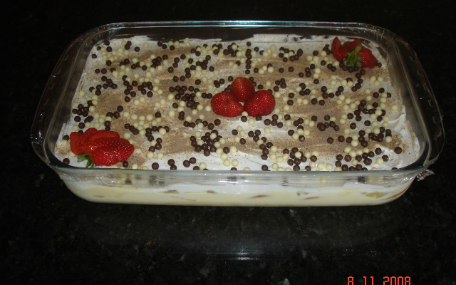 Pavê Primavera - Chocolate Branco com Abacaxi