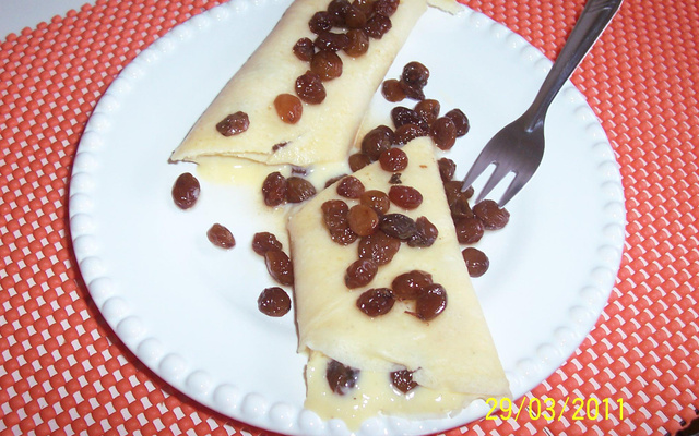 Panquecas ao creme e passas ao rum