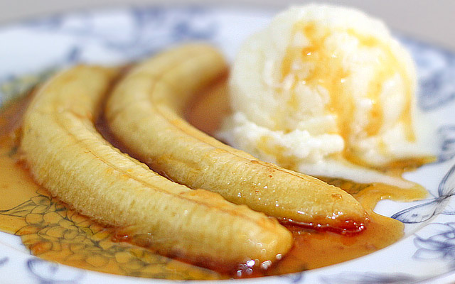 Banana caramelada com laranja