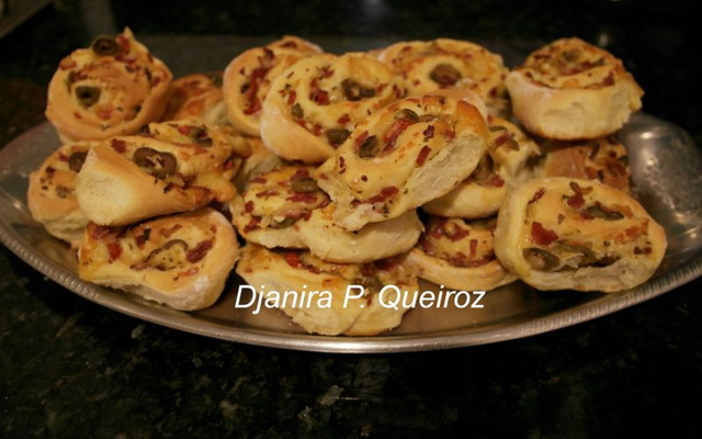 Caracóis de presunto e queijo