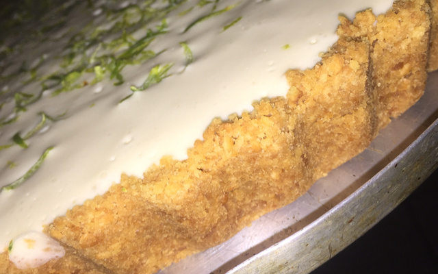 Torta trufada com mousse de limão