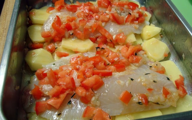 Tilápia ao forno com batatas