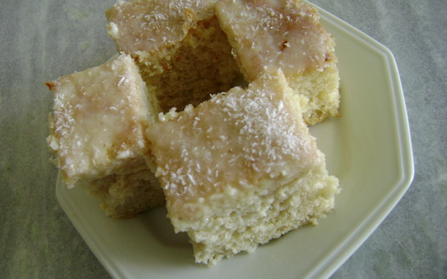 Bolo de leite com coco