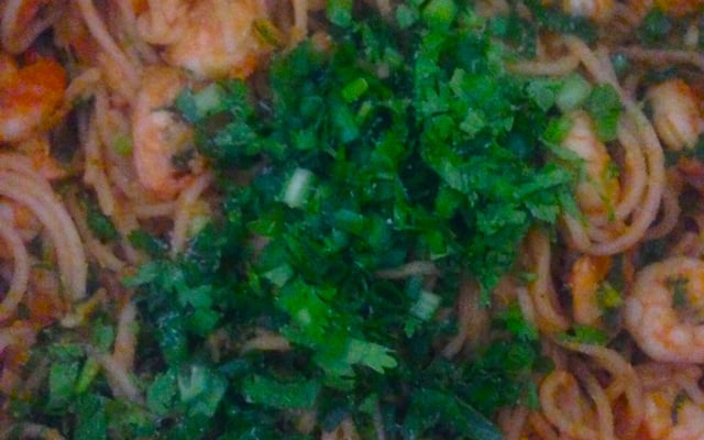 Macarronada com camarão (prática e deliciosa)