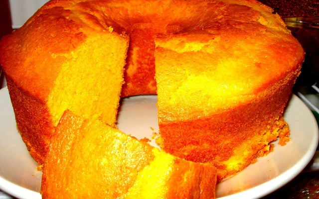 Bolo de milho verde com espiga de milho