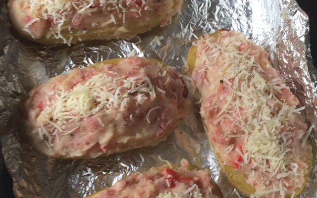 Batata recheada de linguiça