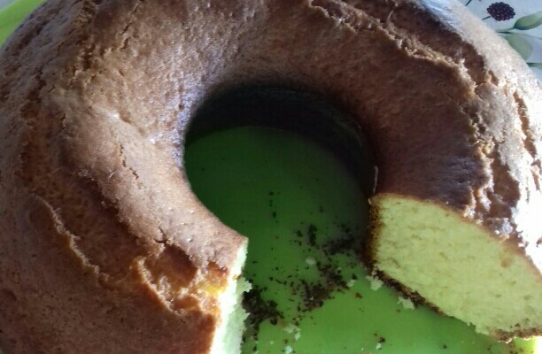Bolo de trigo com queijo ralado