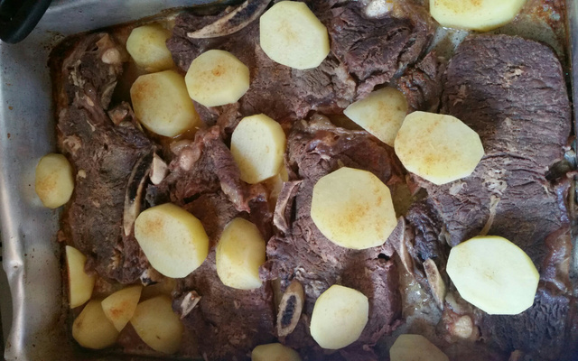 Bisteca bovina crocante com batatinhas