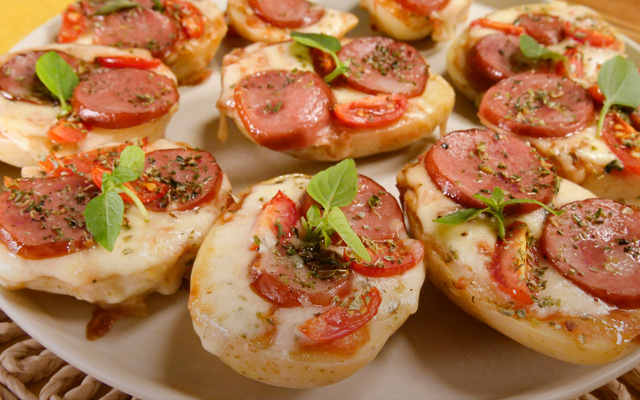 Batata recheada sabor pizza