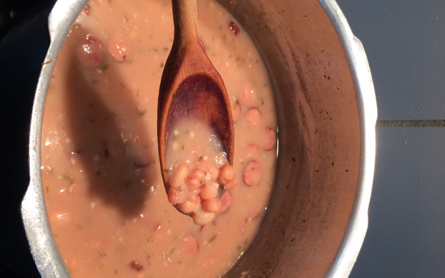 Feijão com linguica fresca