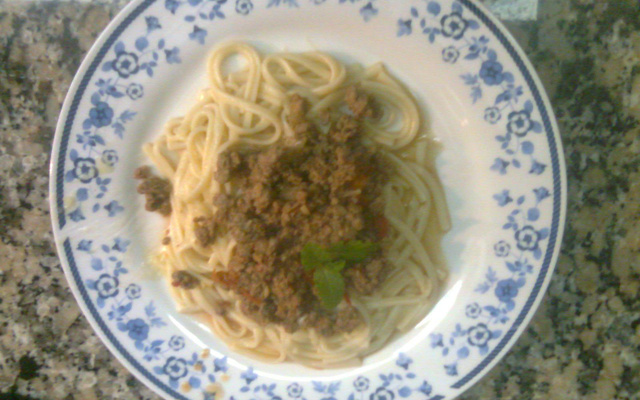 Espaguete com carne (simples, gostoso e rápido)