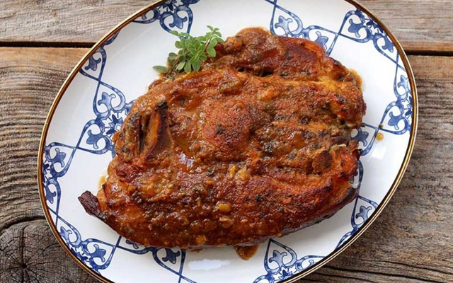 Pernil com molho de damasco