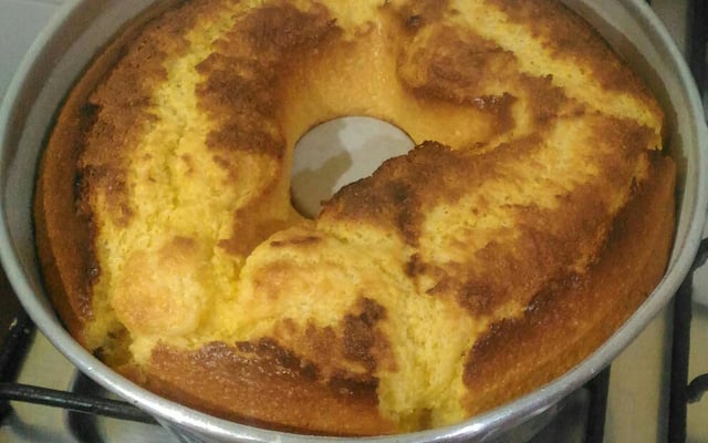 Broa de fubá com leite azedo