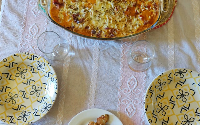 Macarrão com linguiça calabresa e creme de leite