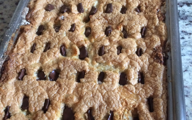 Torta de banana com pedaços de chocolate