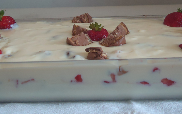 Pavê de morango com sonho de valsa