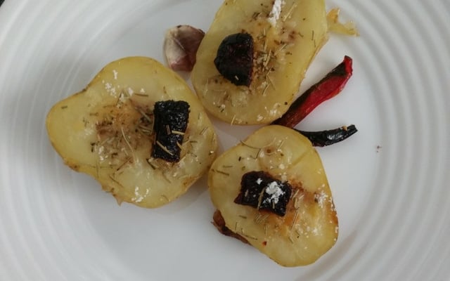 Batata ao murro com alecrim