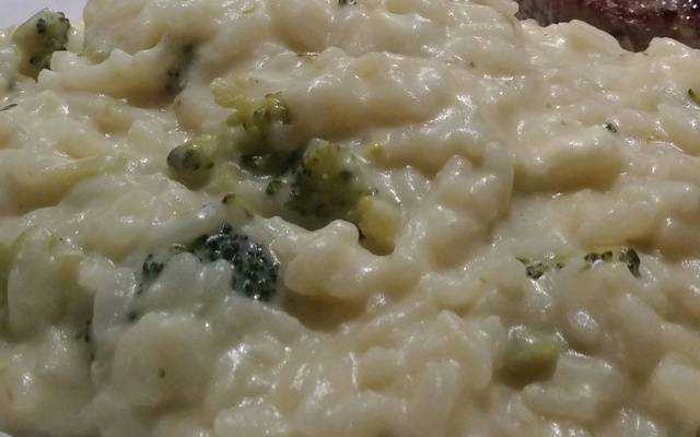 Risoto de brócolis com queijo minas