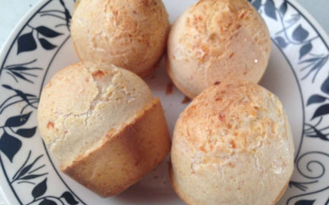 Pão de queijo na forma de empadinha