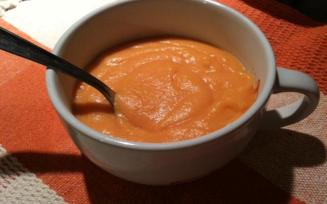 Creme rápido de batata e cenoura (que parece cheddar)