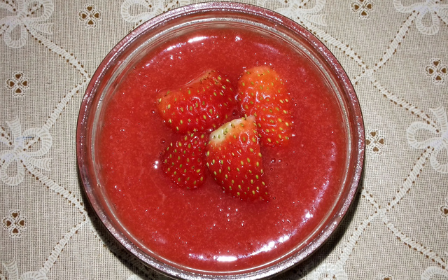 Mousse de leite e purê de morango moça