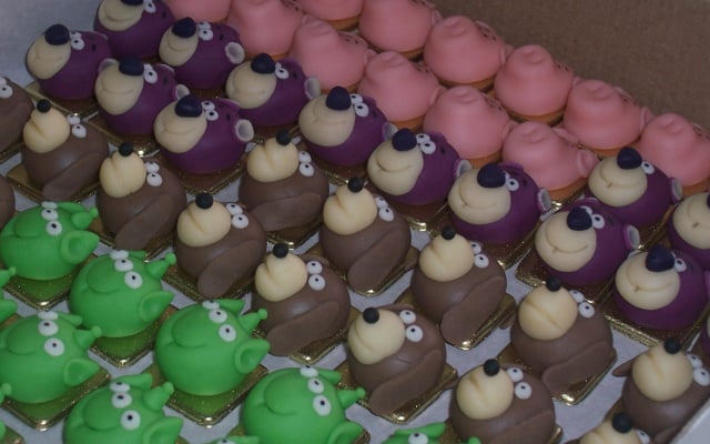 Docinhos modelados com leite ninho e leite condensado