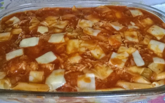 Macarrão de forno com presunto e queijo