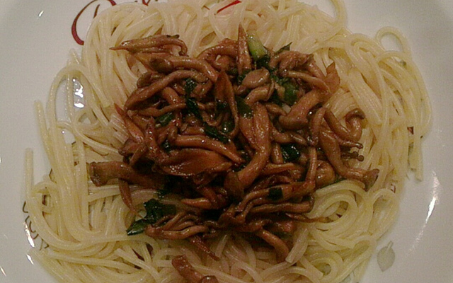 Shimeji na manteiga à brasileira