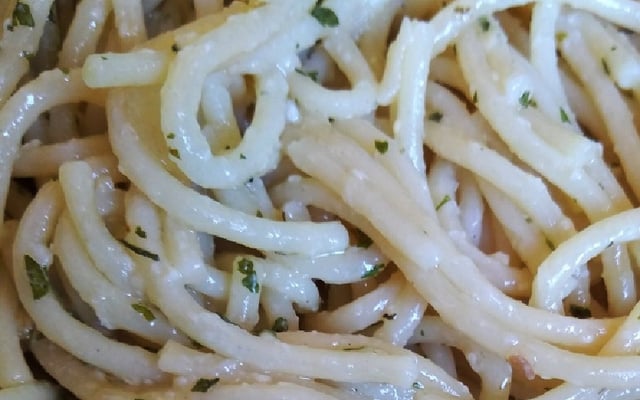 Macarrão ao alho e óleo simples