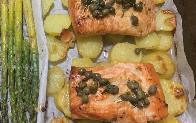 Salmão com molho de alcaparras