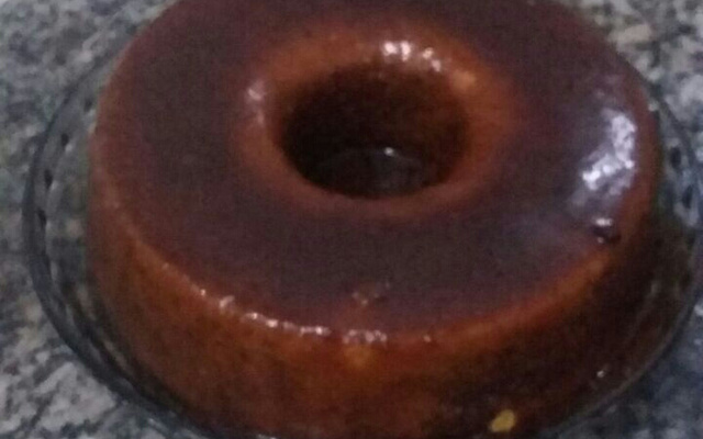 Bolo de cenoura com calda crocante