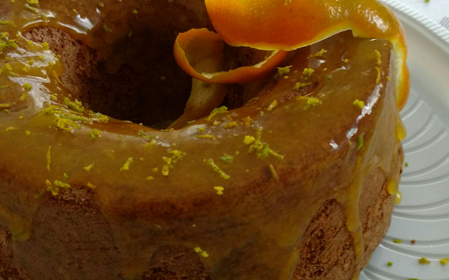 Bolo de laranja com casca fácil